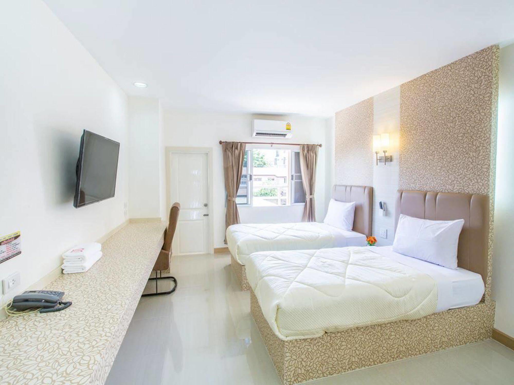 P.A. Thani Hotel Nakhon Sawan Dış mekan fotoğraf
